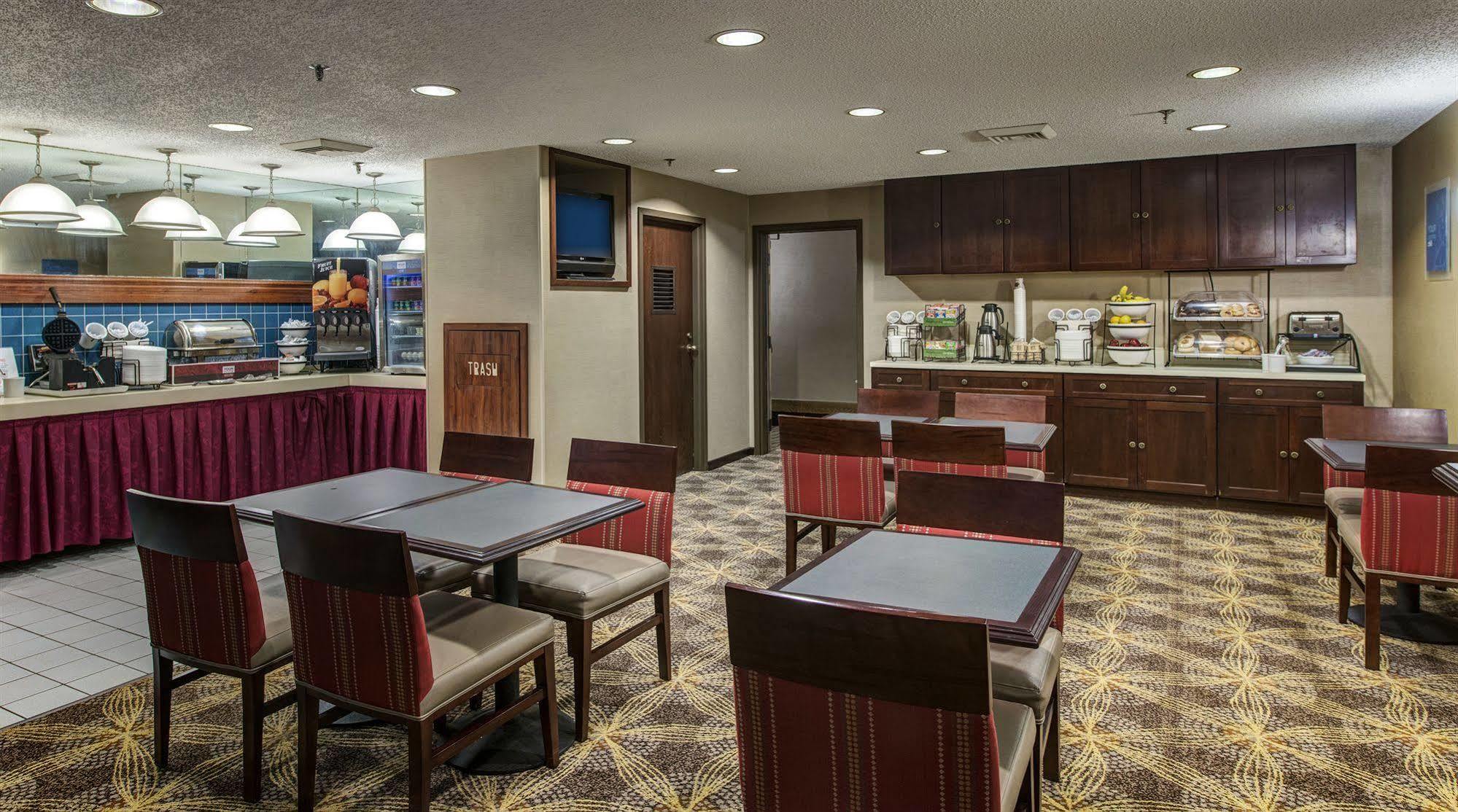 Comfort Inn - Hall Of Fame Canton Buitenkant foto